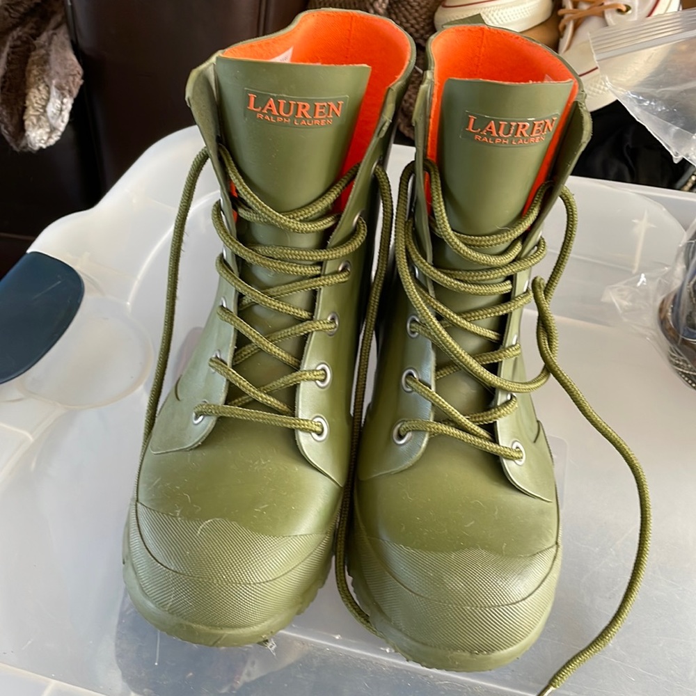 Ralph Lauren waterproof tie boots size 6 (I’m a 6.5-small 7 and they fit)